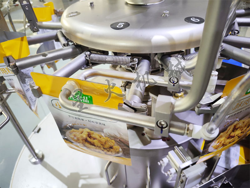 南京全自動腌制雞肉片封口機(jī)包裝設(shè)備細(xì)節(jié)實拍